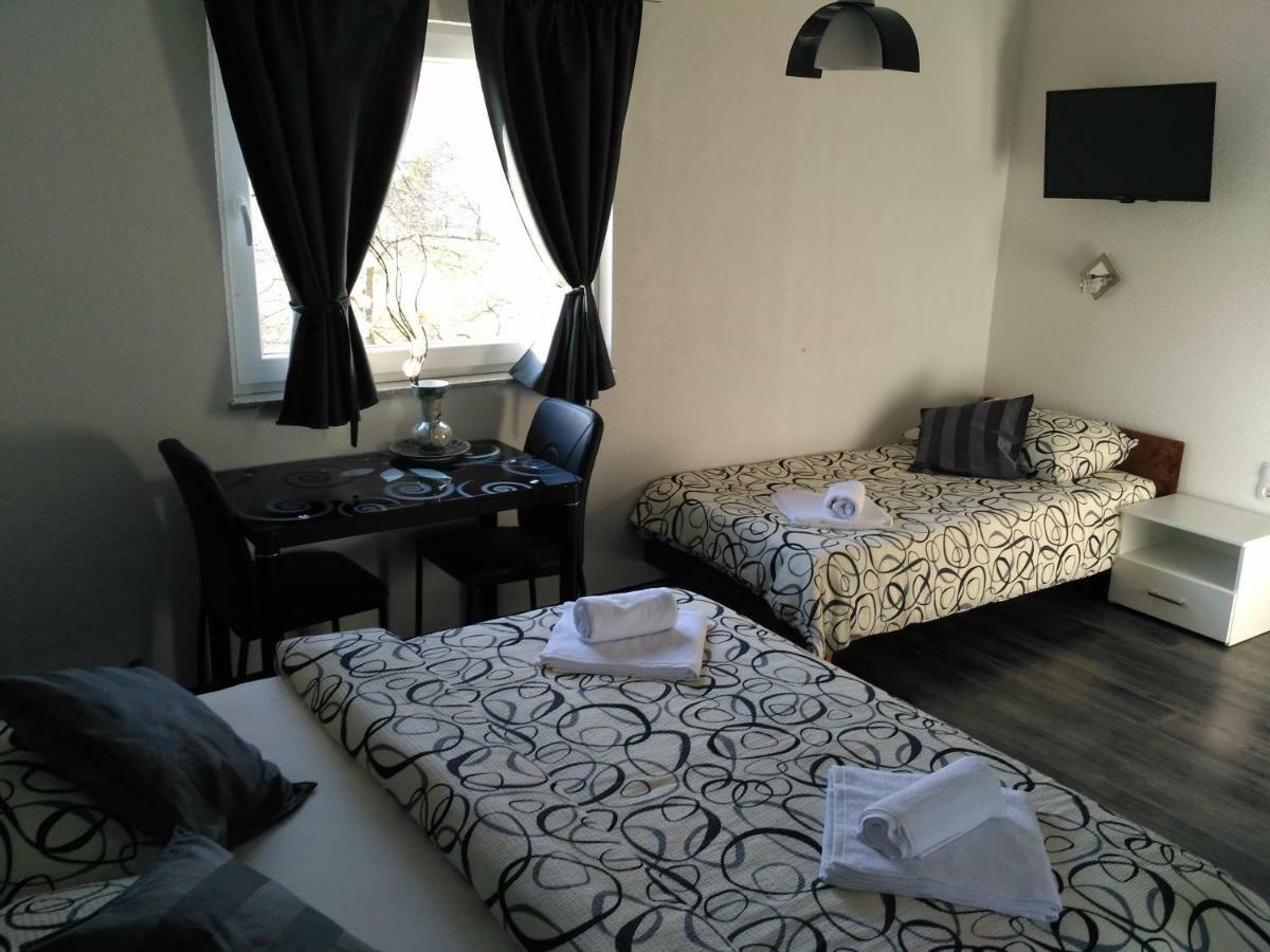 Guest House First Stop Rakovica Exterior foto