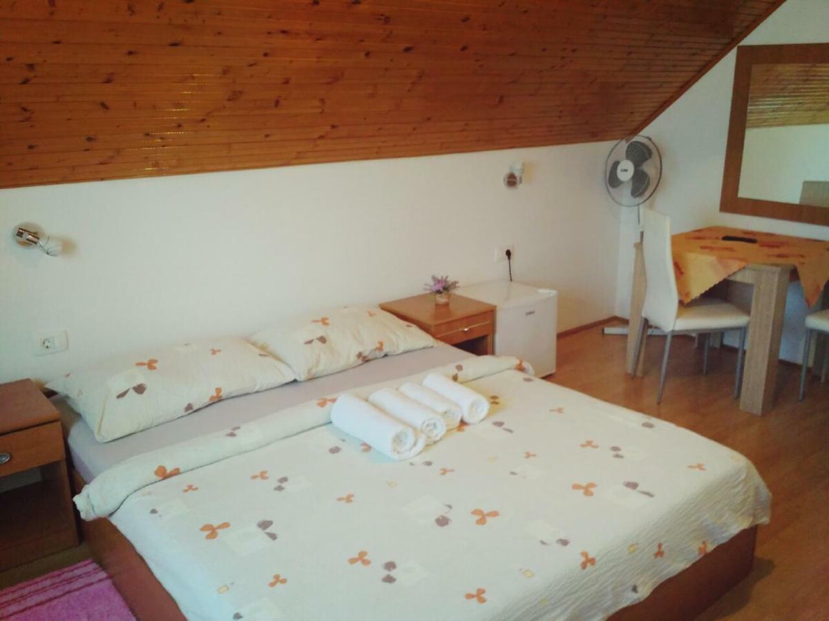 Guest House First Stop Rakovica Exterior foto