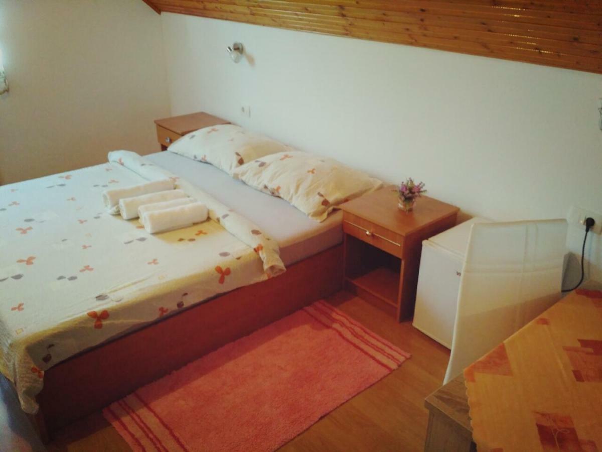 Guest House First Stop Rakovica Exterior foto