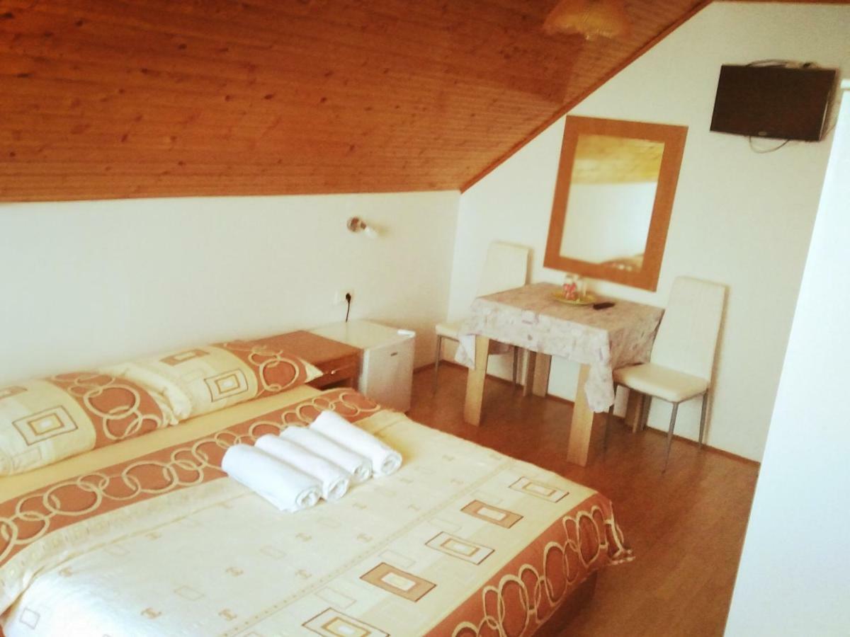 Guest House First Stop Rakovica Exterior foto