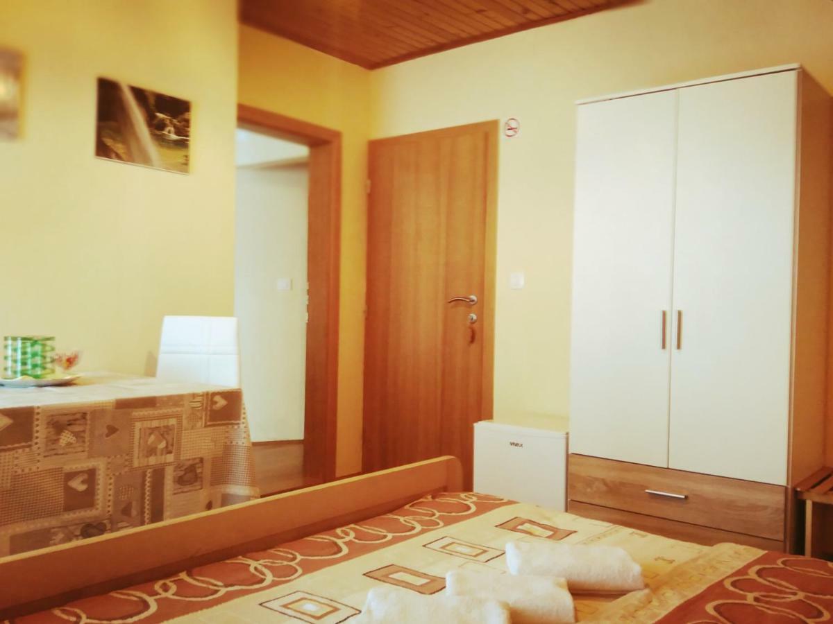 Guest House First Stop Rakovica Exterior foto
